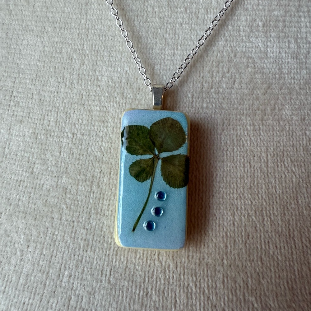 Hand-Crafted Real 4 Four Leaf Clover Mini Domino Pendant Silver Plated Chain #10